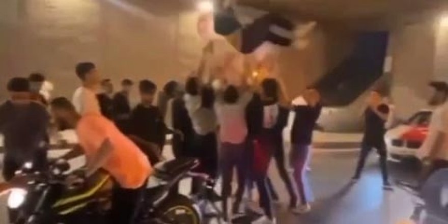 Yol Kapatıp, Lastik Yakarak Asker Eğlencesi Düzenlediler