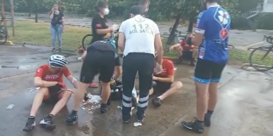 Kartal’da Otobüs Durağa Daldı