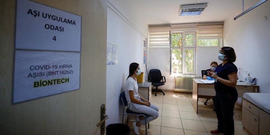 Antalya'da Vatandaşların Aşıya İlgisi Yüksek