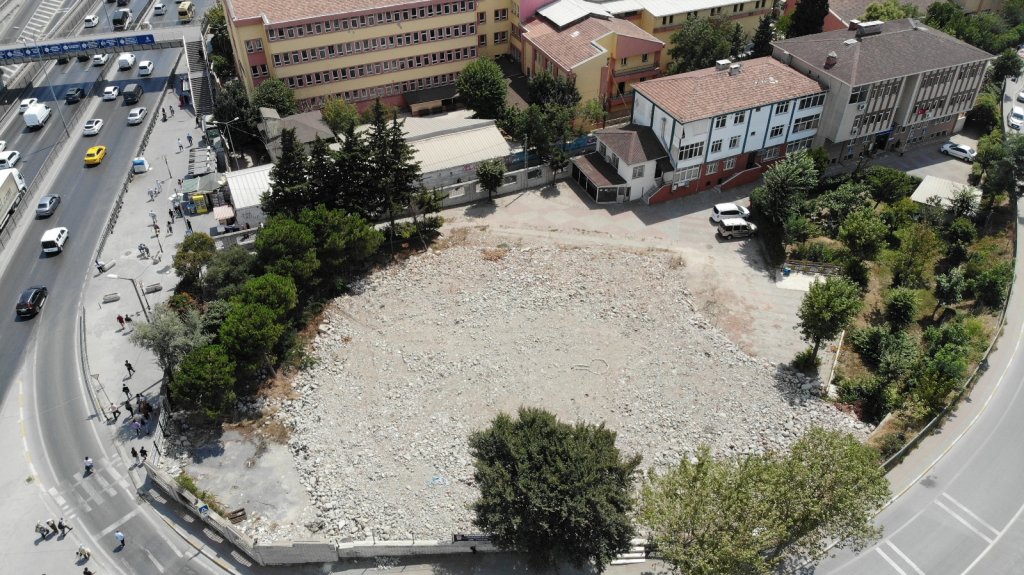 Depremin Ardından 2 Yıl Geçti, Caminin Yerinde Yeller Esiyor