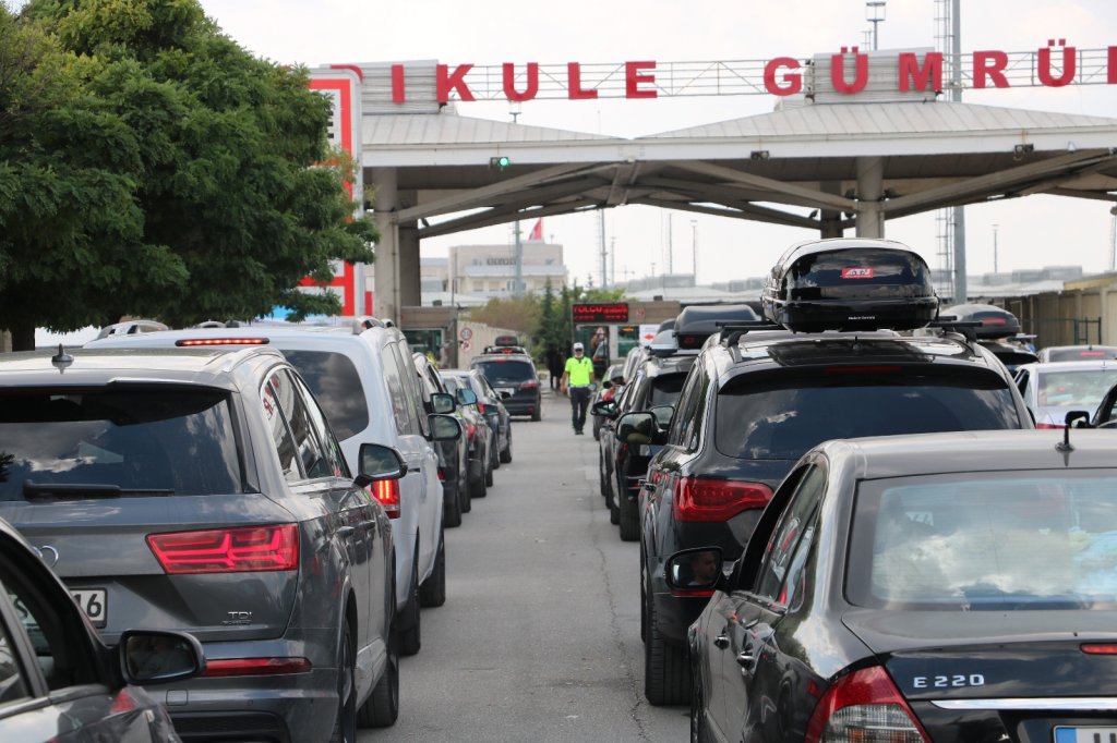 Kapıkule Sınır Kapısı’nda Gurbetçi Yoğunluğu Sürüyor