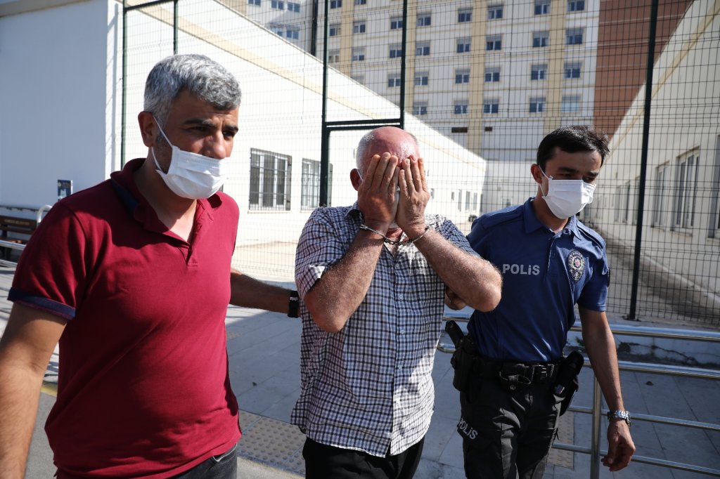 Koca Şiddetinden Kaçtı, Babası Tarafından Bıçaklandı