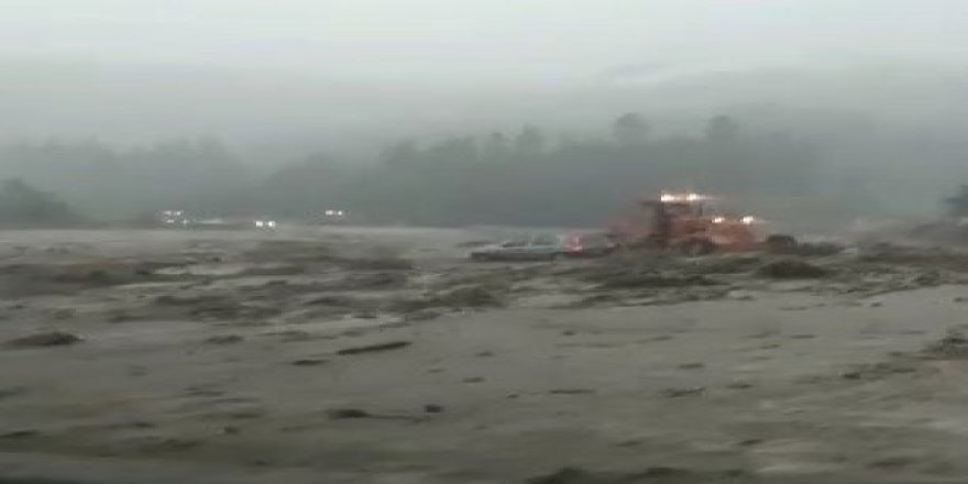 3 yaşındaki çocuğu kurtardıktan sonra sele kapılan bankacının görüntüsü ortaya çıktı