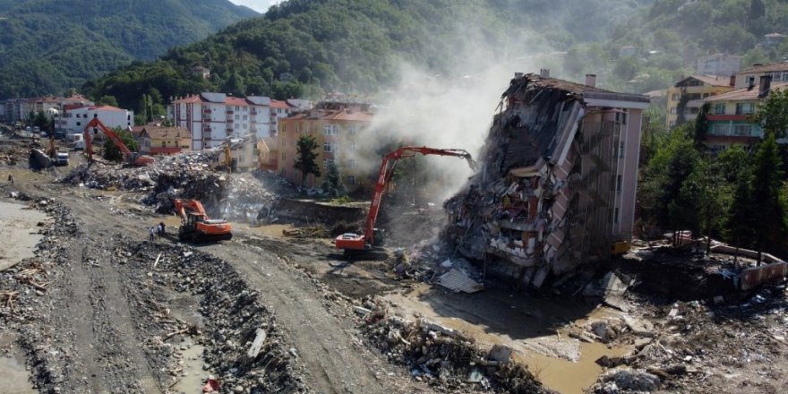 Selin boyutunu gözler önüne seren kız yurdu yıkılıyor