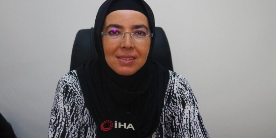 Türkiye’nin ilk başörtülü Belediye Başkanı Fethiye Atlı yaşadıklarını anlatırken gözyaşlarına boğuldu