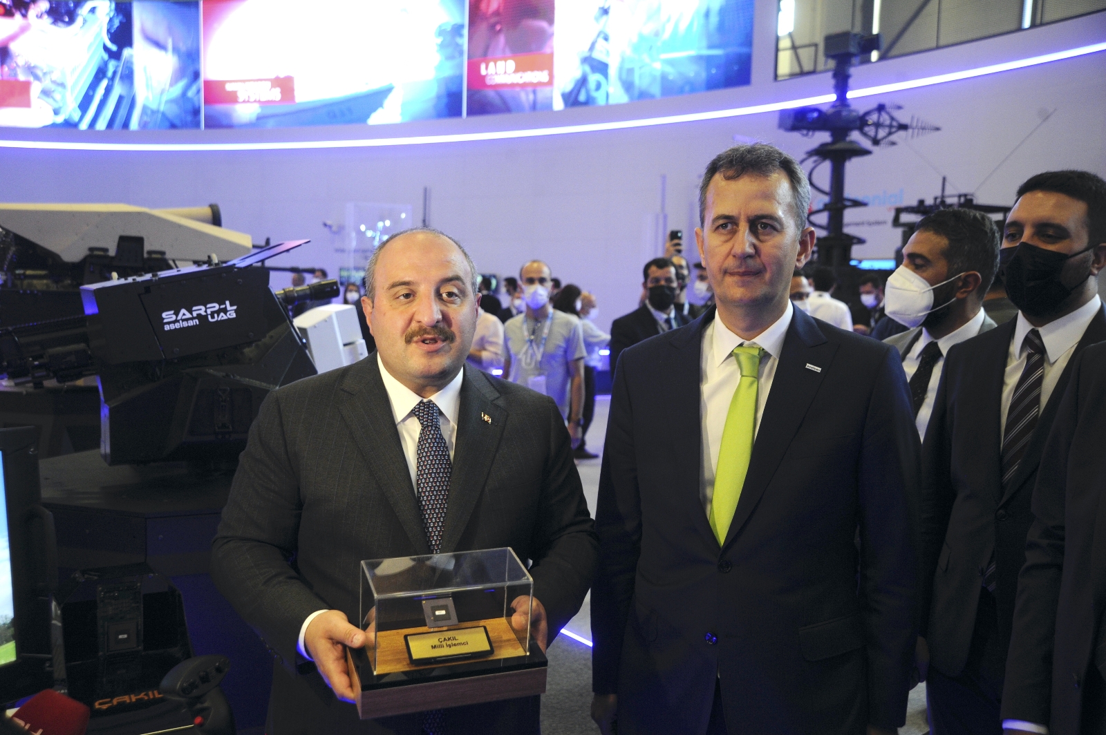 Bakan Varank 15’inci Savunma Sanayi Fuarı’nı Ziyaret Etti