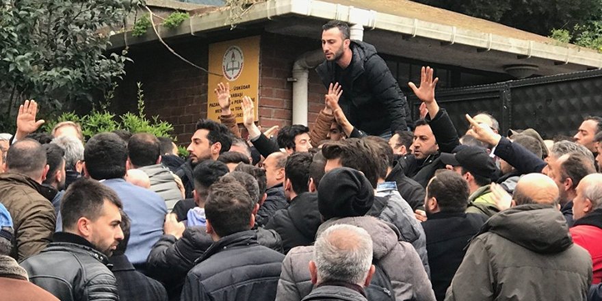 Üsküdar'da seçim kurulu önünde kavga: Polis havaya ateş açtı