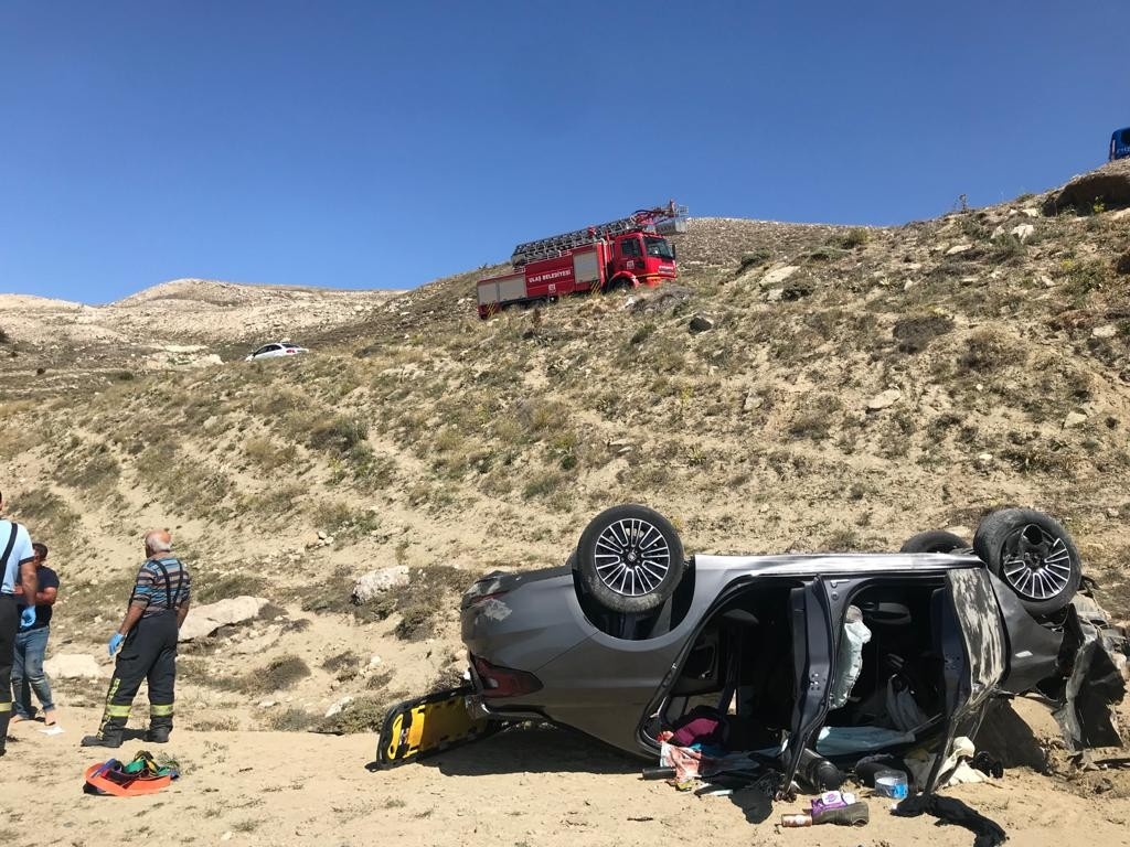 Otomobil 20 Metreden Şarampole Uçtu: 1 Ölü 5 Yaralı