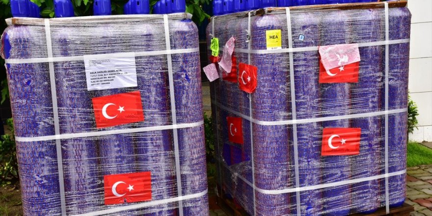 Türkiye'nin gönderdiği 12 tonluk tıbbı malzeme, Senegal'e ulaştı