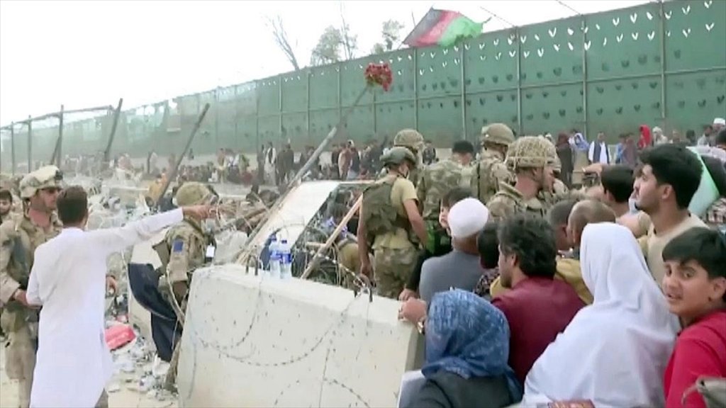 Kabil'de Binlerce Afgan 'Umut Yolculuğuna' Çıkmayı Bekliyor