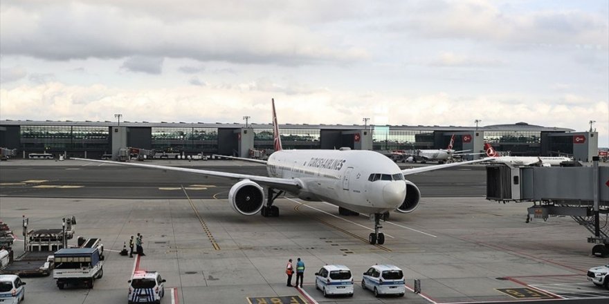 Afganistan'dan Tahliye Edilen 160 Yolcu, İslamabad Aktarmalı İstanbul'a Getirildi