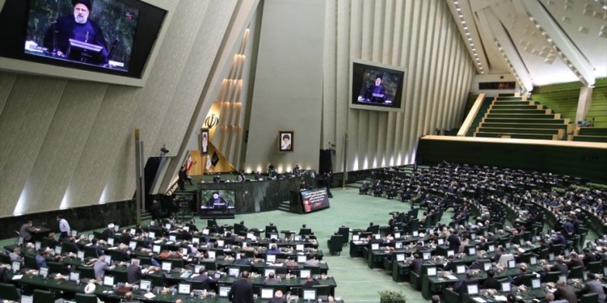 İran'da yeni kabinede kadın ve sünni tartışması