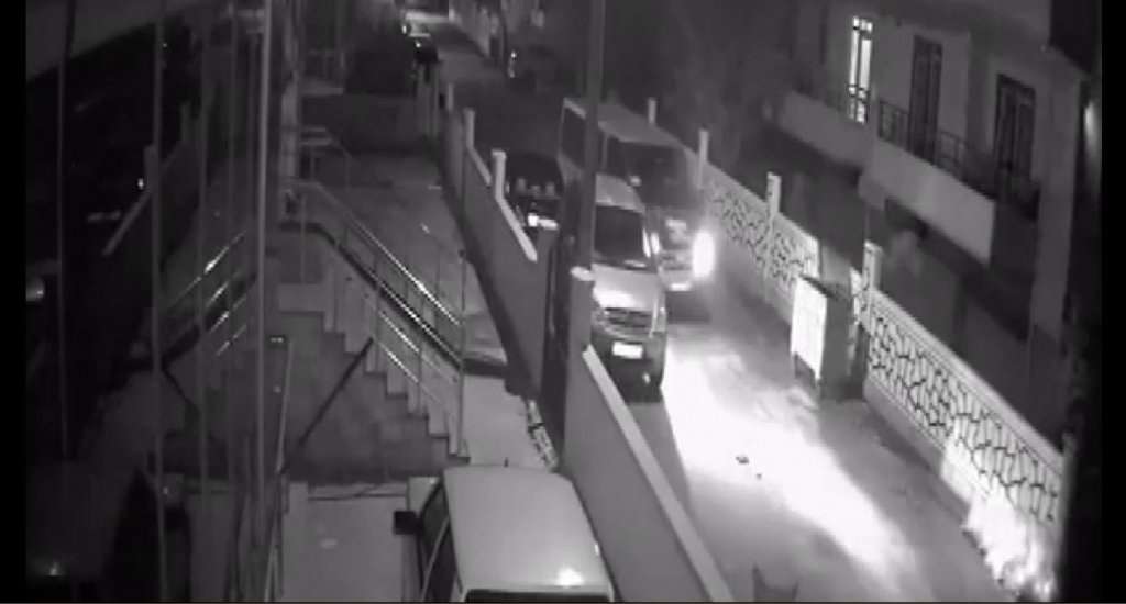 Kamyonetin 2 Araca Vurup Kaçması Güvenlik Kamerasında