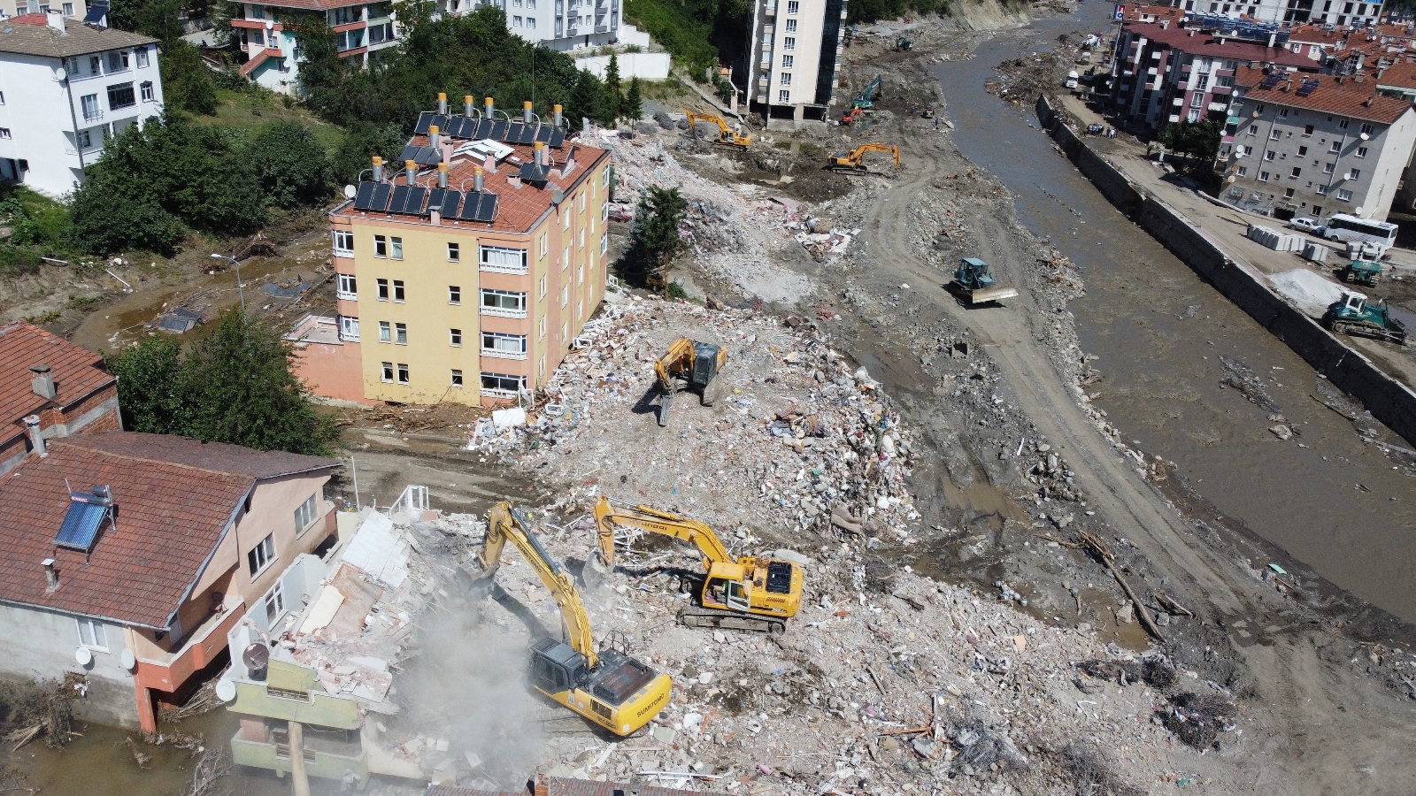 Felaketin Boyutunu Gözler Önüne Seren Binaların Son Hali Havadan Görüntülendi