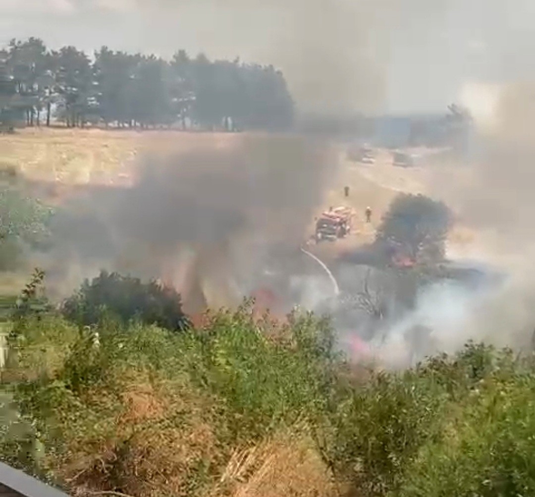 Tekirdağ’da 2 Ayrı Alanda Korkutan Yangın