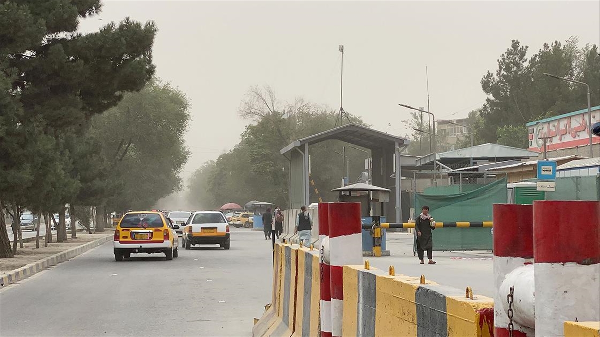 Afganistan'da 3 İlçenin Kontrolü Taliban'dan Yerel Gruplara Geçti