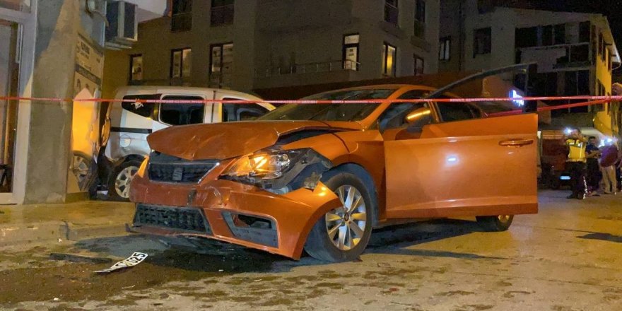 Dükkanın Önünde Otururken Otomobilin Altında Kaldı