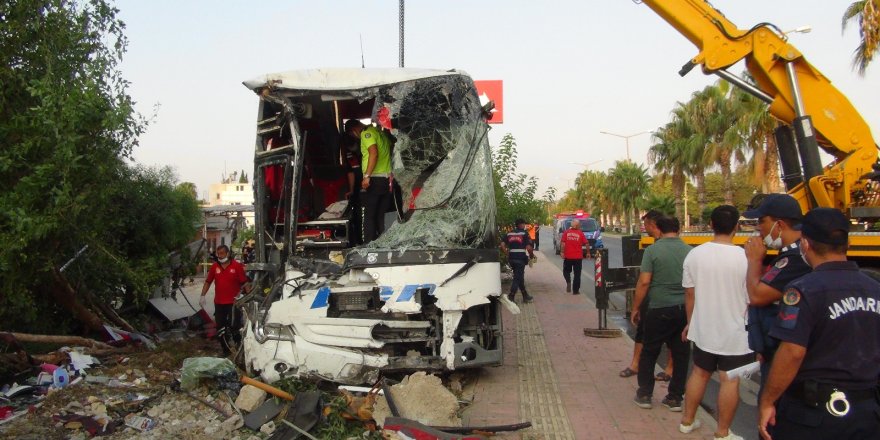 Mersin’de otobüs şarampole yuvarlandı