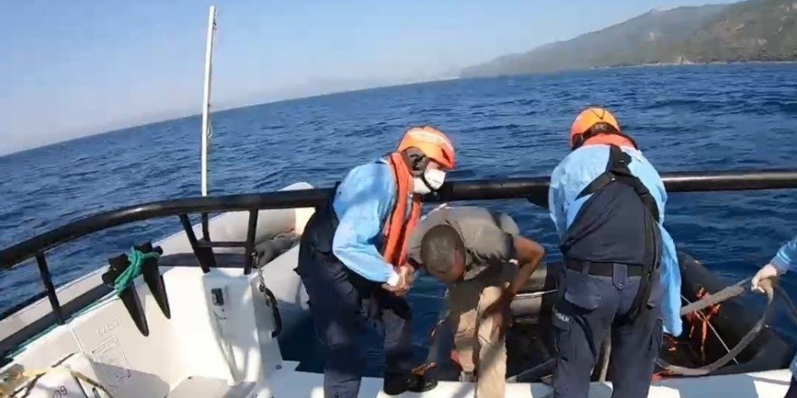 Kuşadası açıklarında 52 düzensiz göçmen kurtarıldı