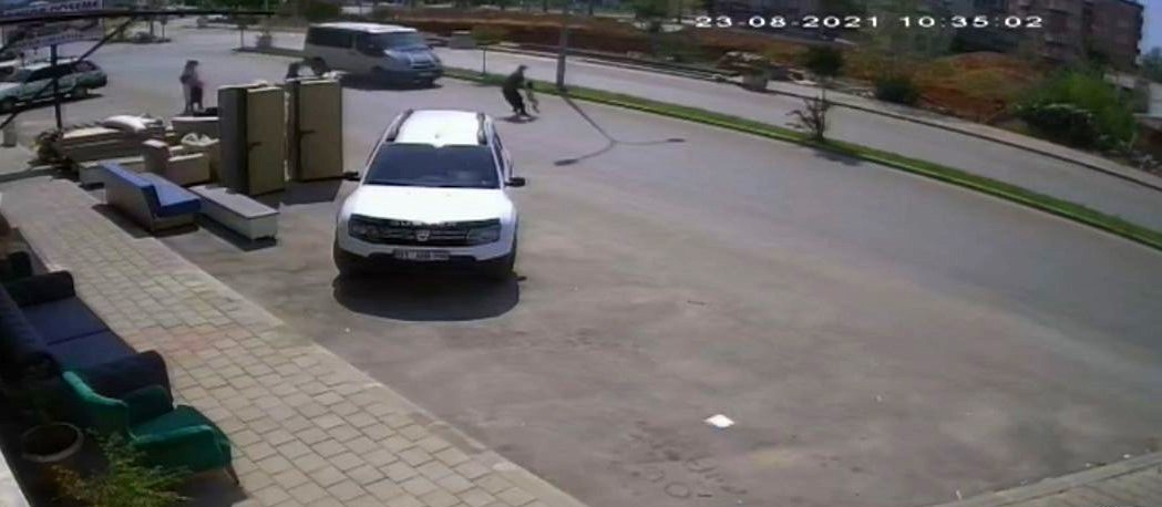 Anne İle Kızı Ölümden Saniyelerle Kurtuldu