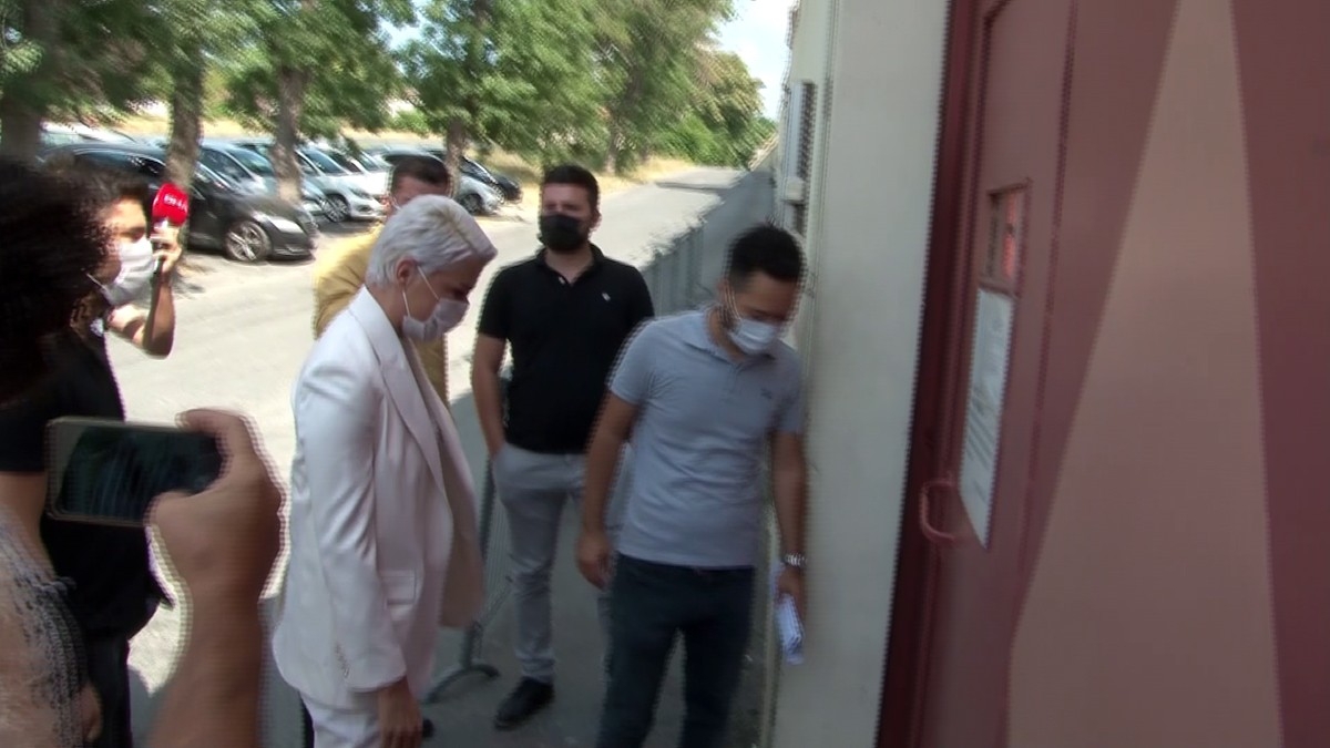 Deniz Akkaya Cezaevine Girdi