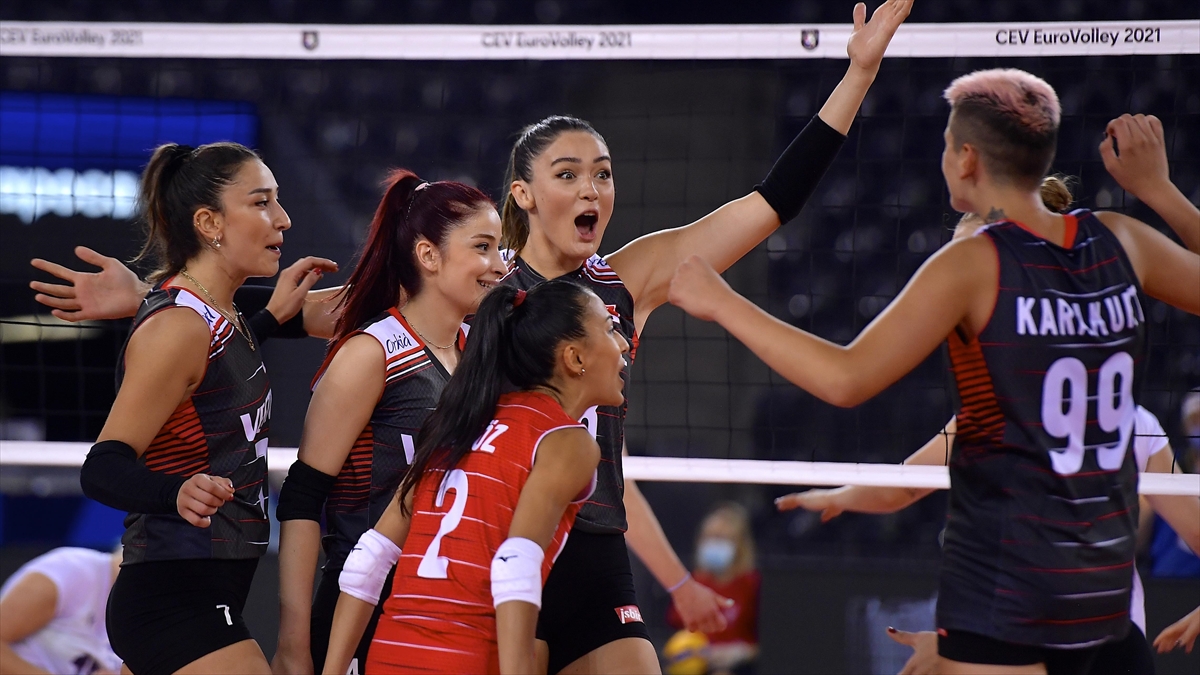 A Milli Kadın Voleybol Takımı 4'te 4 Yaptı