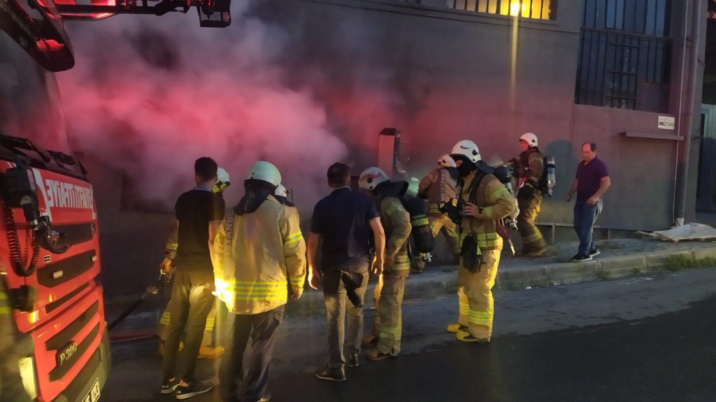 Kağıthane’de 6 Katlı Plastik Fabrikasında Korkutan Yangın
