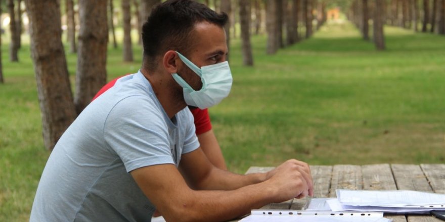 3 Yaşındaki Kızına Alkol İçirip Fotoğrafını Çektirdi