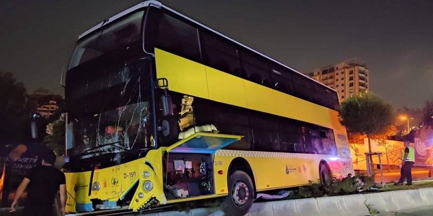 Başakşehir'de  otobüs refüje çıktı