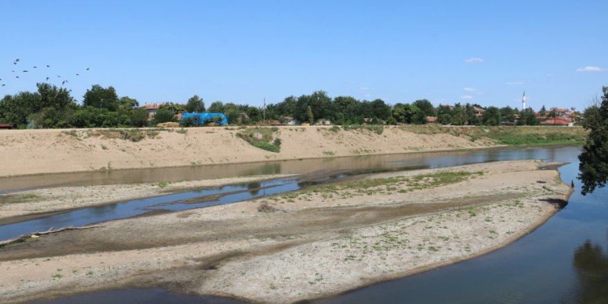 Edirne’de endişe veren görüntüler: Edirne’de kuraklık alarmı kum adacıkları oluştu