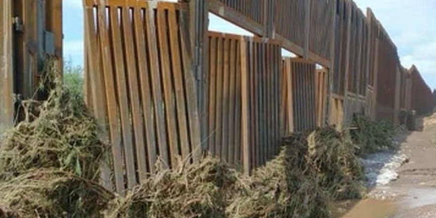 Trump’ın milyarlarca dolarlık Meksika duvarı çöktü