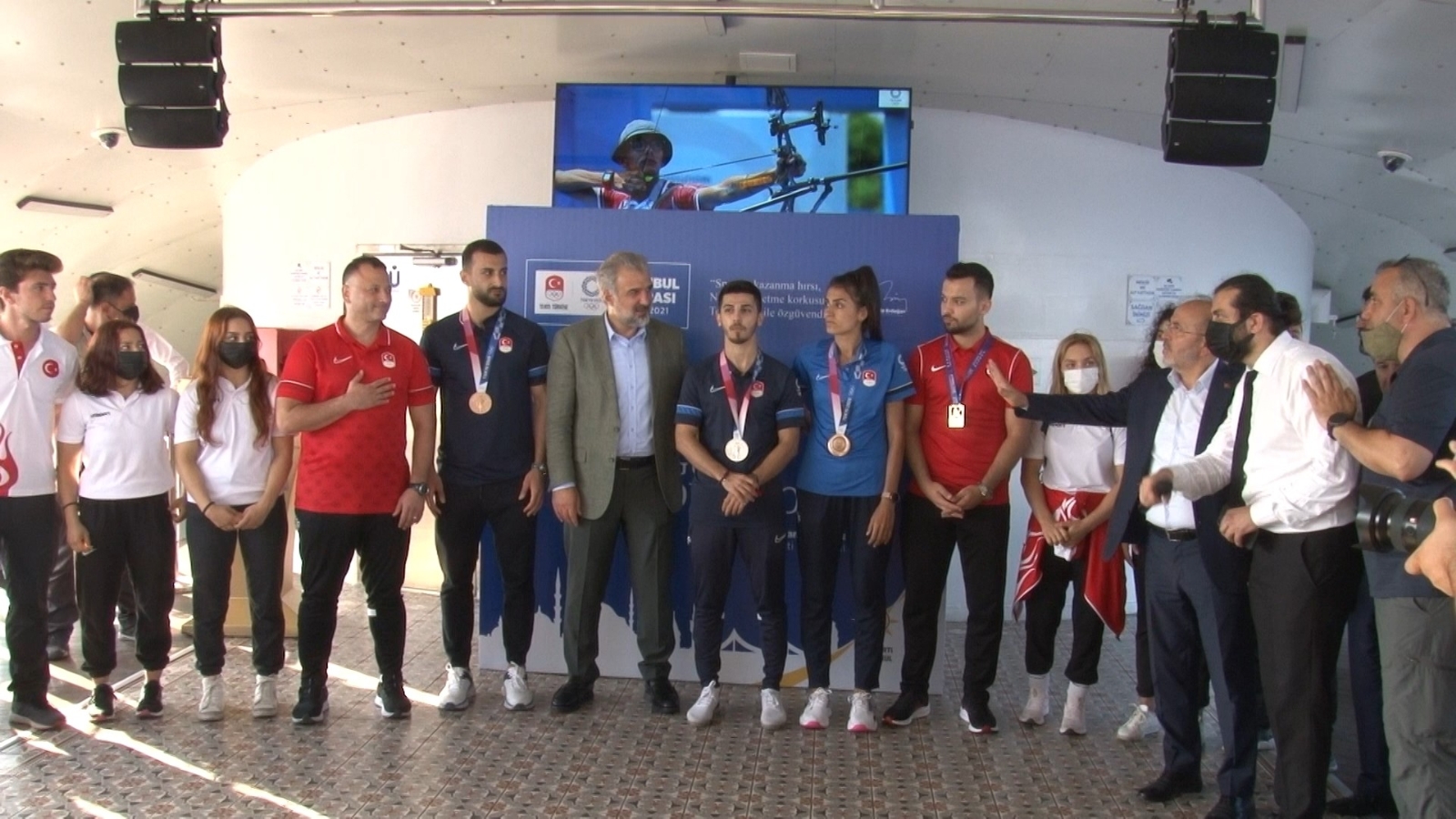 Tokyo Şampiyonu Milli Sporcular Nene Hatun Gemisiyle Boğaz Turunda Buluştu