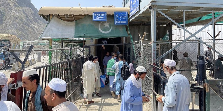 Pakistan'a Gitmek İsteyen Afganların Sınırdaki Bekleyişi Sürüyor