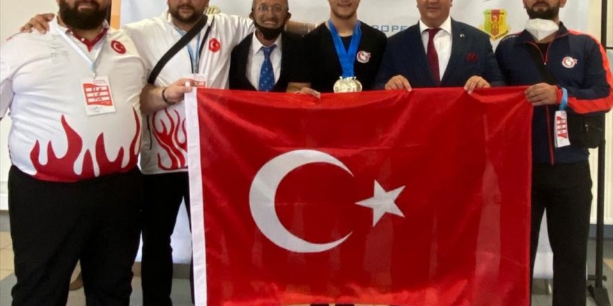 Halter ve Tekvandoda Madalyaları Kaptık