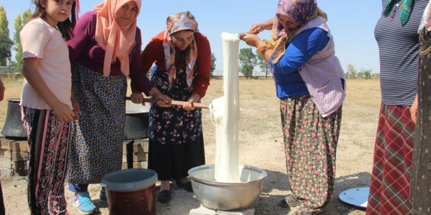 Kadınlar el ele verip 8 çeşit peynir üretti
