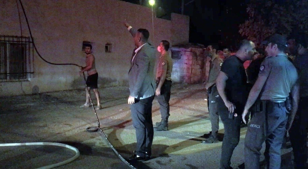 Düğünden Çıkıp, Takım Elbiseyle Yangına Koştu