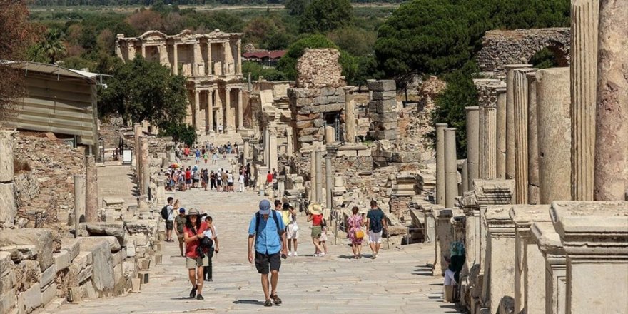 Efes Antik Kenti'nde Ziyaretçi Sayısı 7 Ayda 340 Bini Aştı