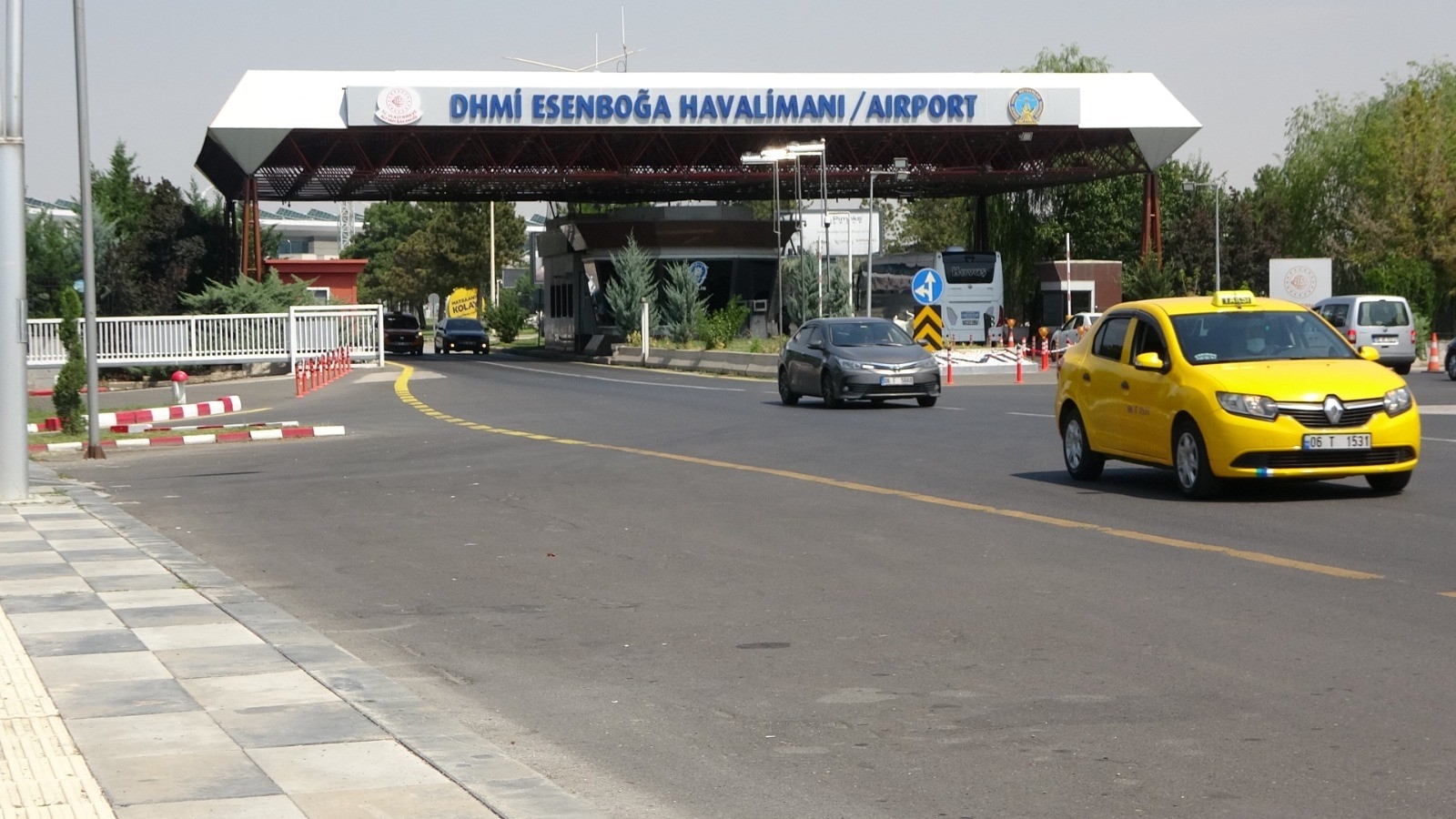 Afganlar, Pakistan Sınırına Akın Etti