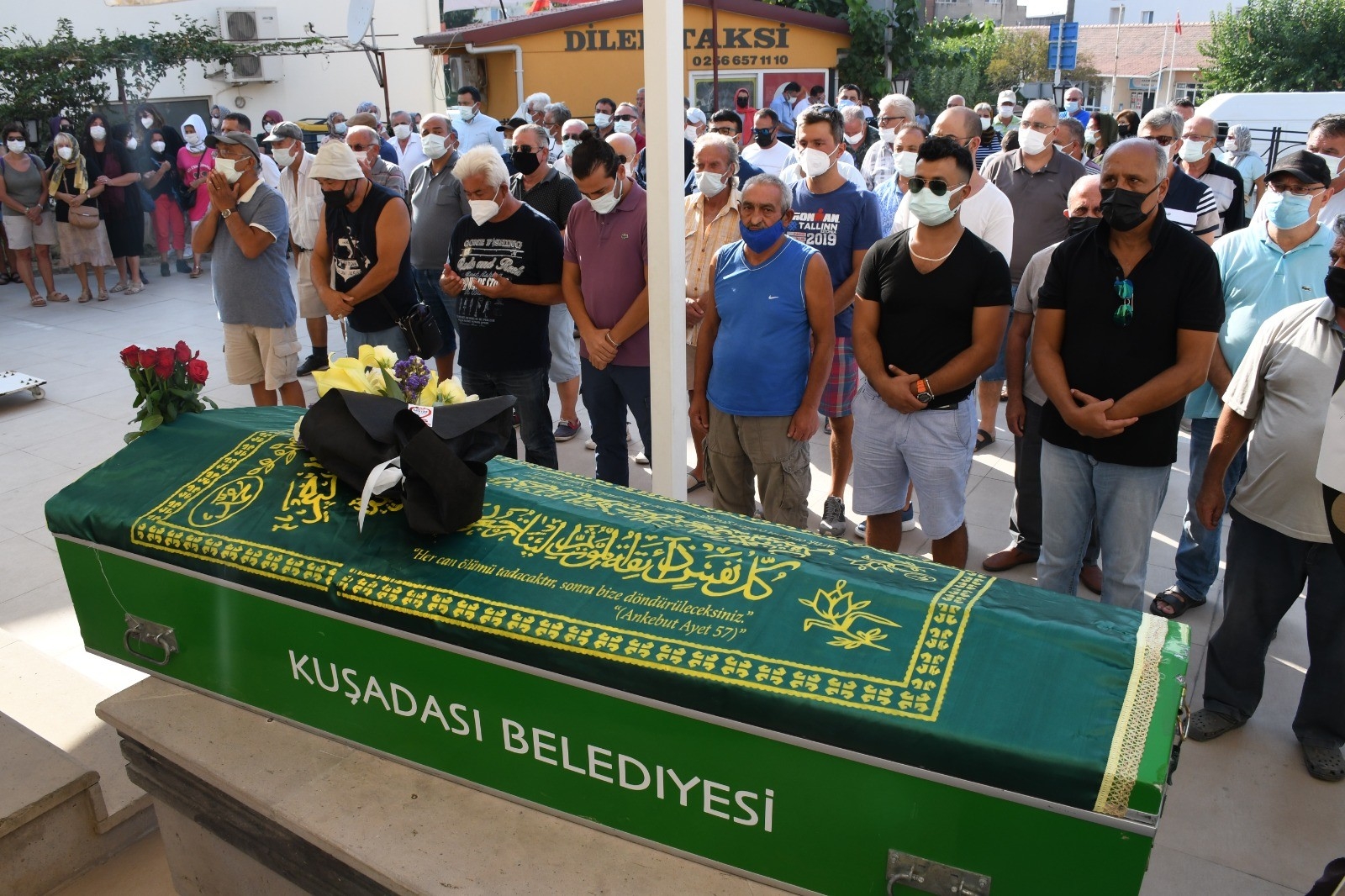 Ünlü Sanatçı Metin Çekmez Son Yolculuğuna Uğurlandı