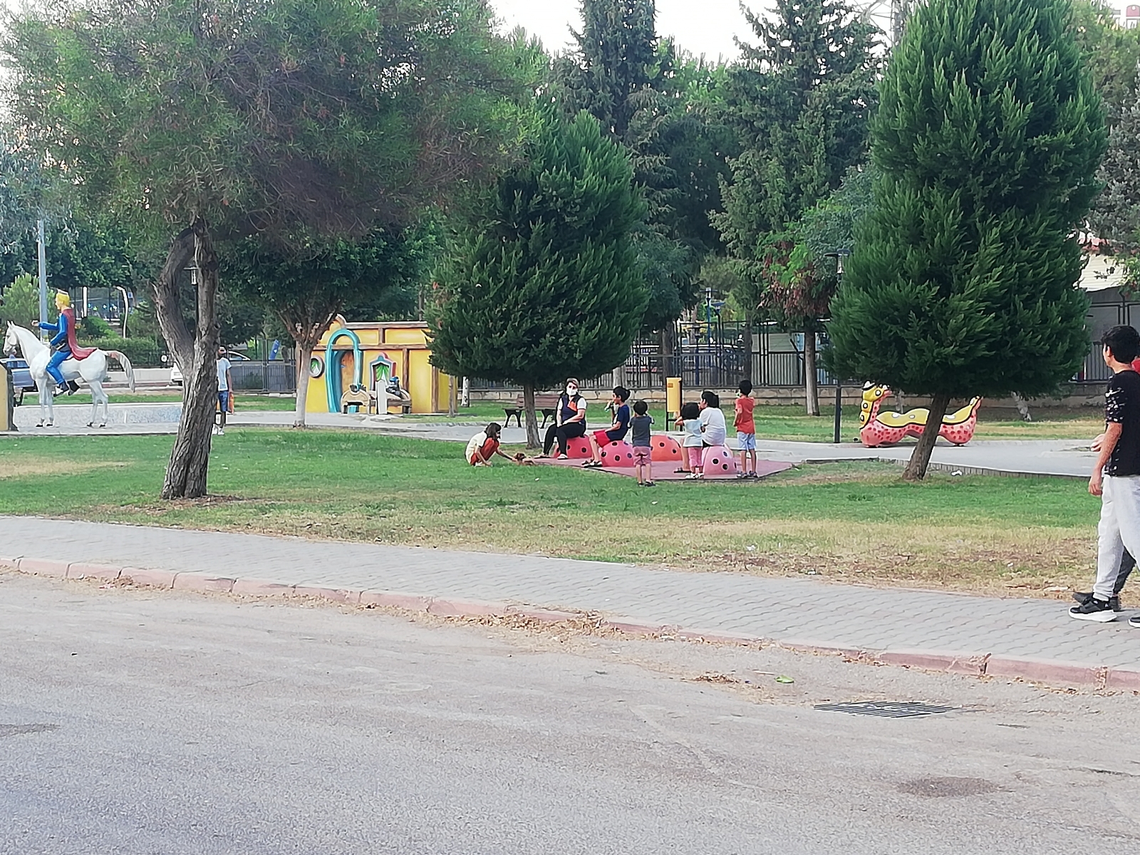 Çocuk Parkının Önünde Bıçaklanarak Öldürüldü