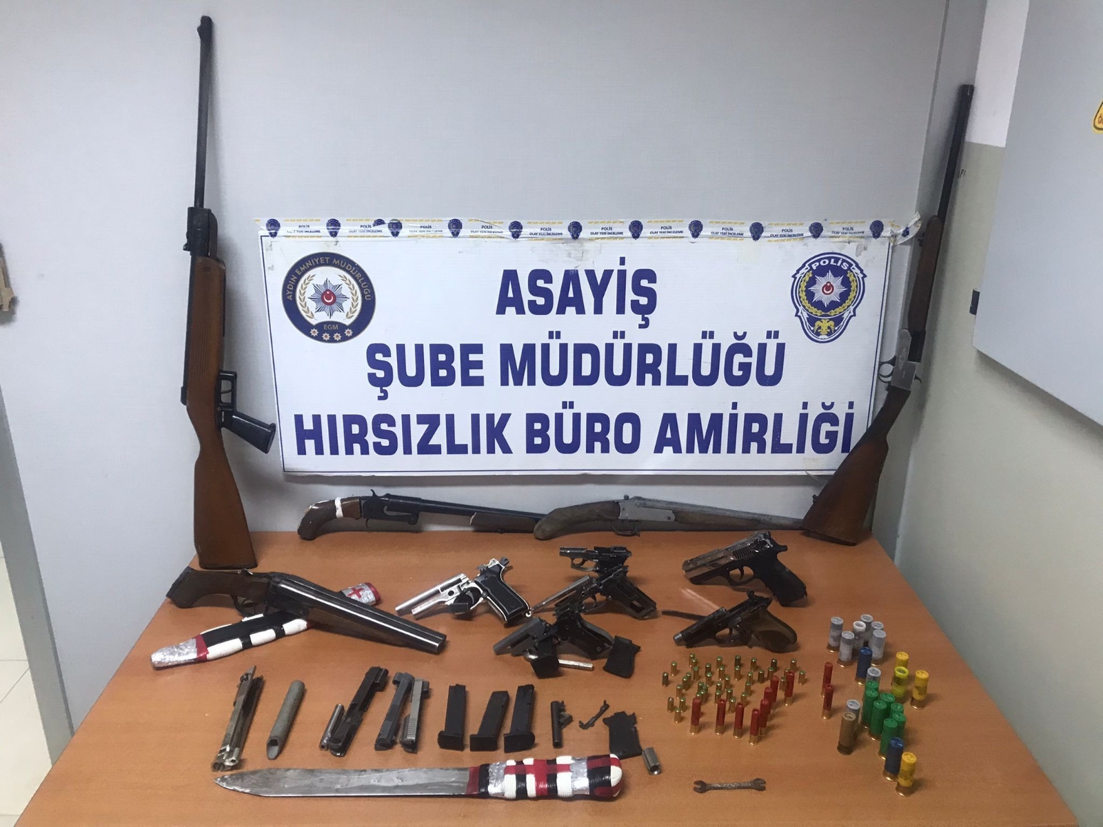 Hırsızlık Şüphelisinin Gösterdiği Adresten Cephanelik Çıktı