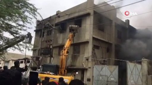 Pakistan’da Fabrika Yangını: En Az 15 Ölü