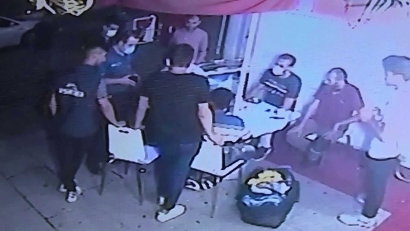 Telefonunu Çalan Hırsıza Üzüldü, Üstüne Bir De Para Verdi