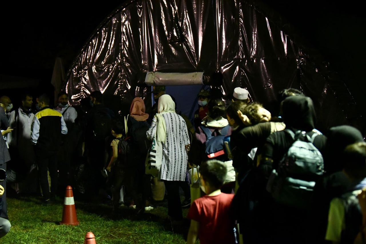 İlk Afgan Mülteci Kafilesi Arnavutluk’a Ulaştı