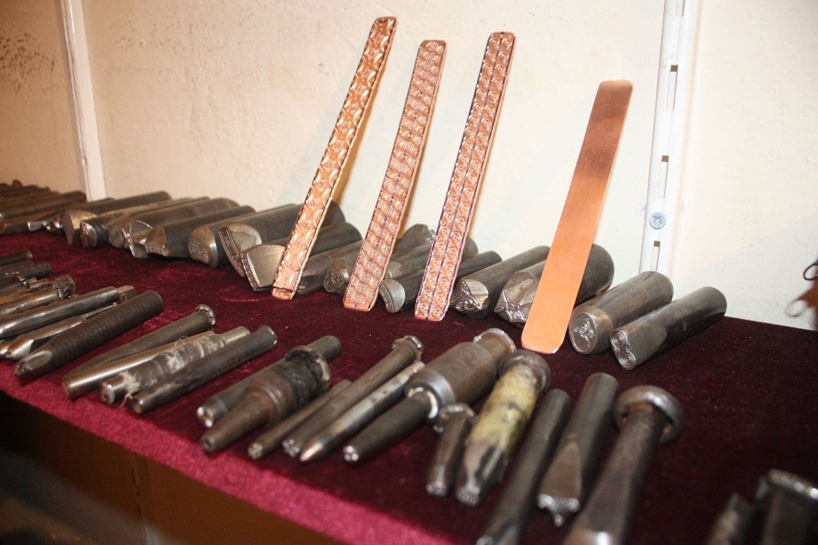 Bakır Bileziğe Motif Katarak Yeni Neslin Kullanabileceği Hale Getirdi