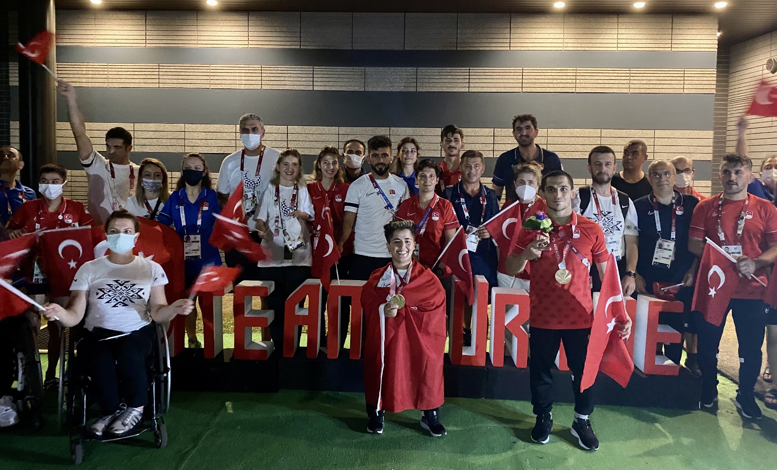 Recep Çiftçi Ve Besra Duman’a Olimpiyat Köyü’nde Coşkulu Karşılaşma