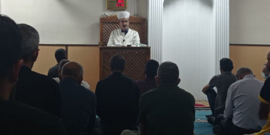 Hakkari'de imam, evlilik ve düğünlerdeki israfa karşı uyardı