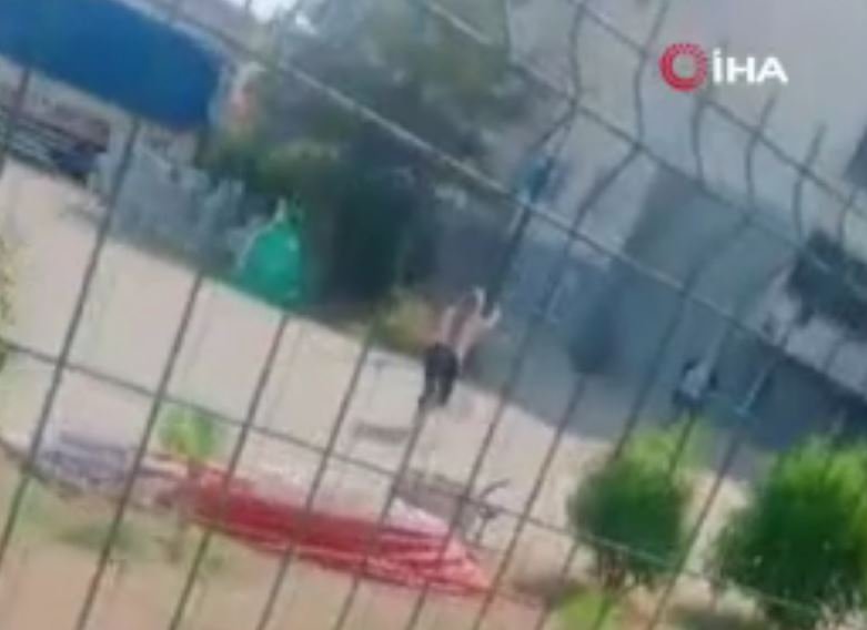 Çocukların Kavgasına Aileler De Karışınca Tekme Ve Yumruklar Havada Uçuştu