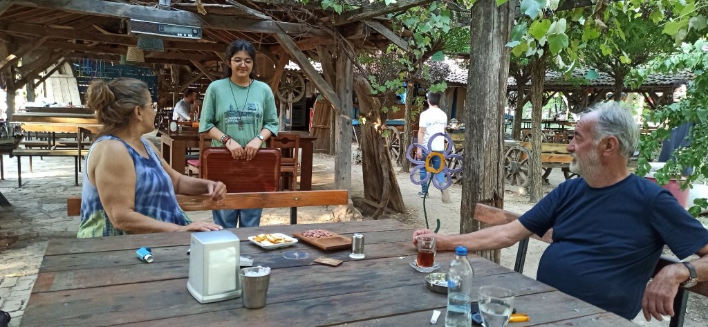 Ülkesini Terk Etmek Zorunda Kalsa Da Sanatını Bırakmadı