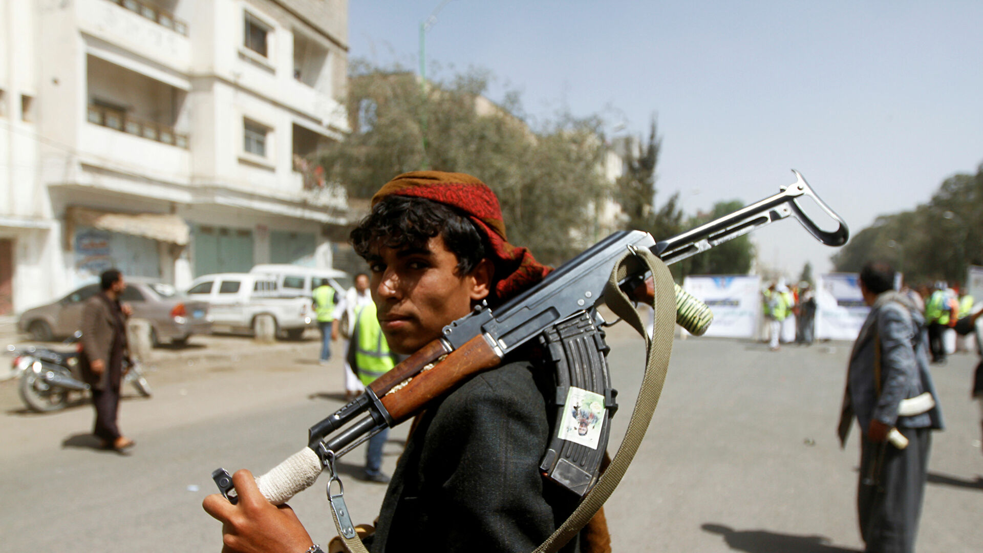 Yemen’de Husiler Askeri Üsse Saldırdı